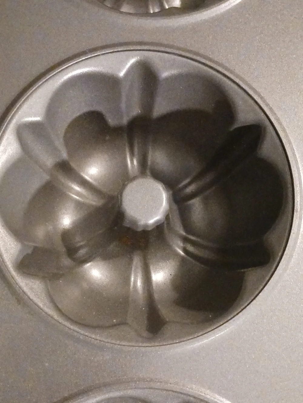 Wilton 6 Mini Bundt Cake Pan
